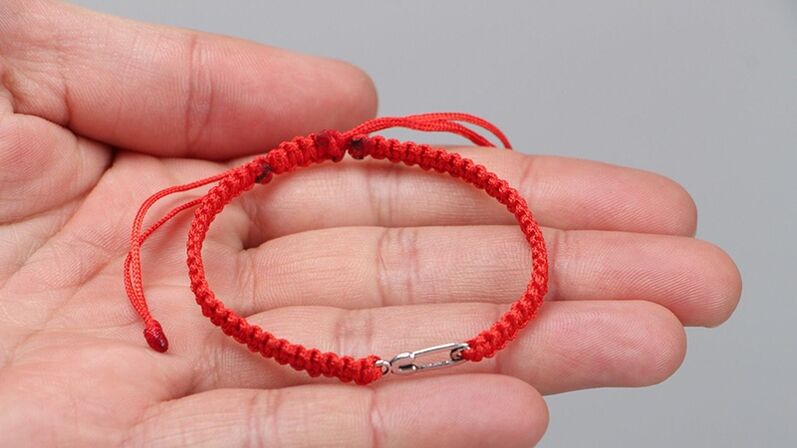 A red thread amulet that attracts good luck