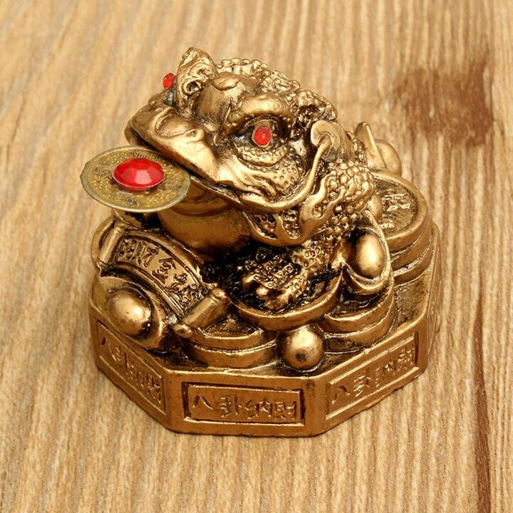 Amulet for wealth - a three-legged frog